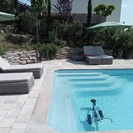 Takamaka Bed & Breakfast 3*